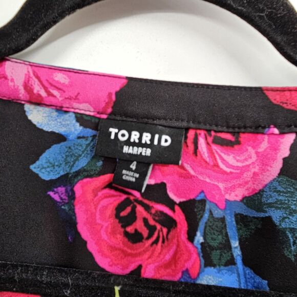 Torrid Top Black Size 4 4x Rose Floral Roll Sleeves Lightweight Plus Size Harper - Picture 8 of 8